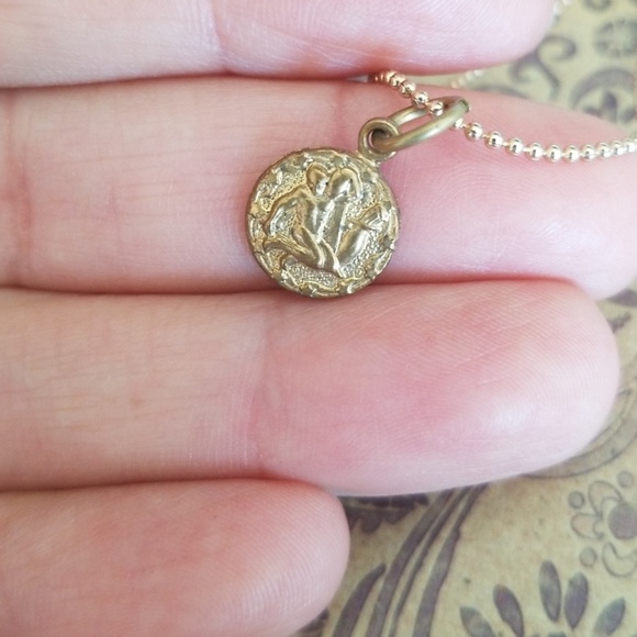 Vintage Zodiac Aquarius charm necklace - Picture 2 of 2